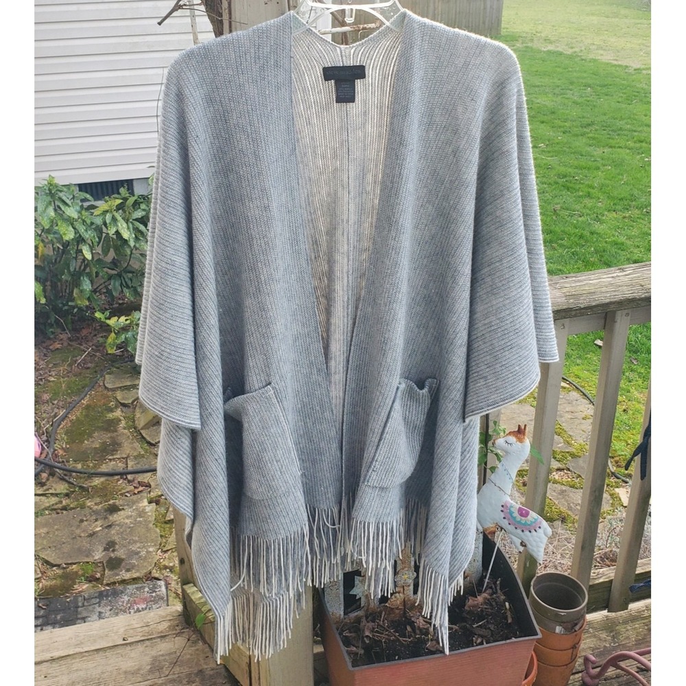 Steve Madden OS Womens Shawl Gray Ivory Herringbone Weave Fringe Pocket Poncho - Picture 2 of 11